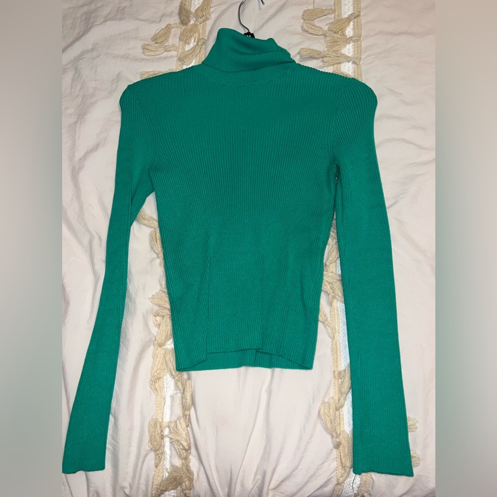 Green long sleeve top